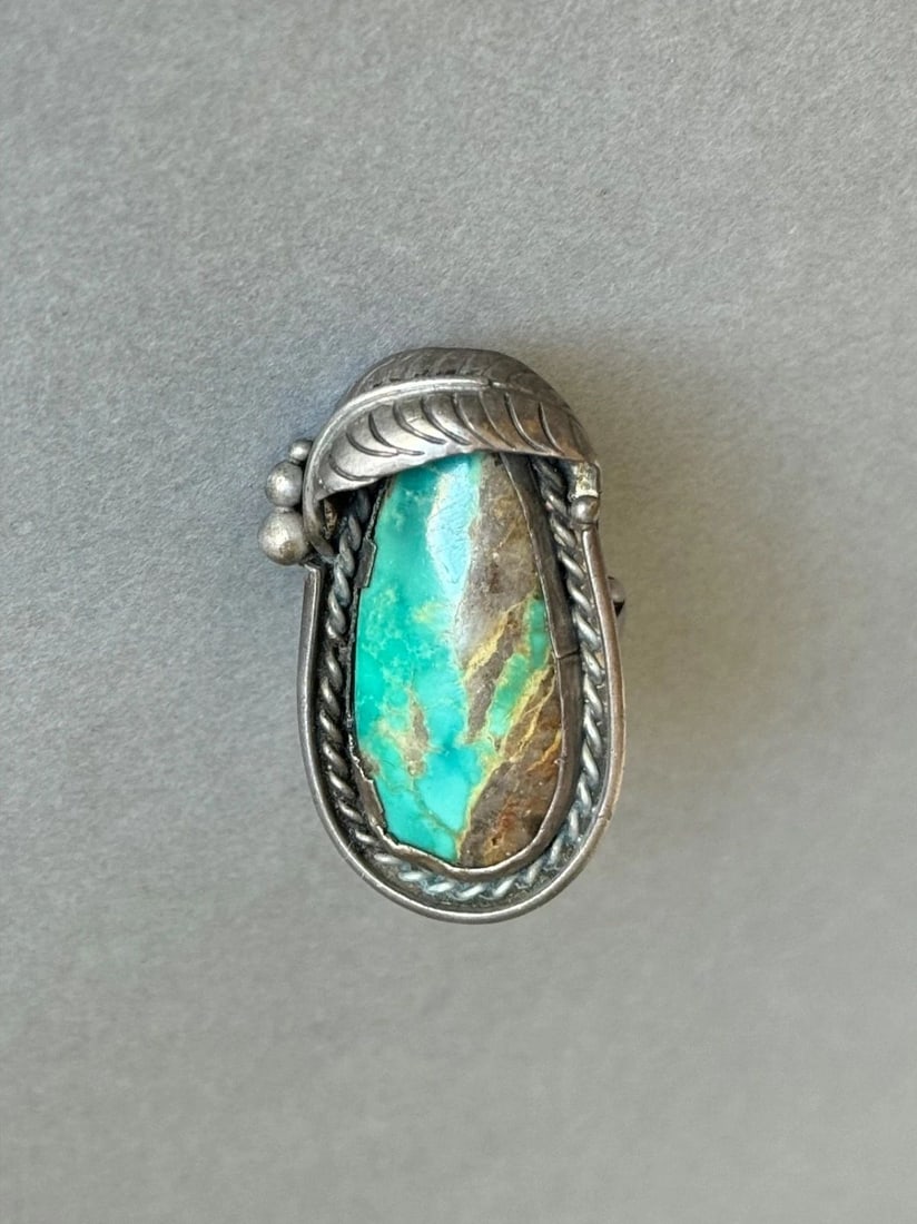 LARGE OLD PAWN NAVAJO STERLING WITH TURQUOISE RING. SIZE 6 (1 of 1)