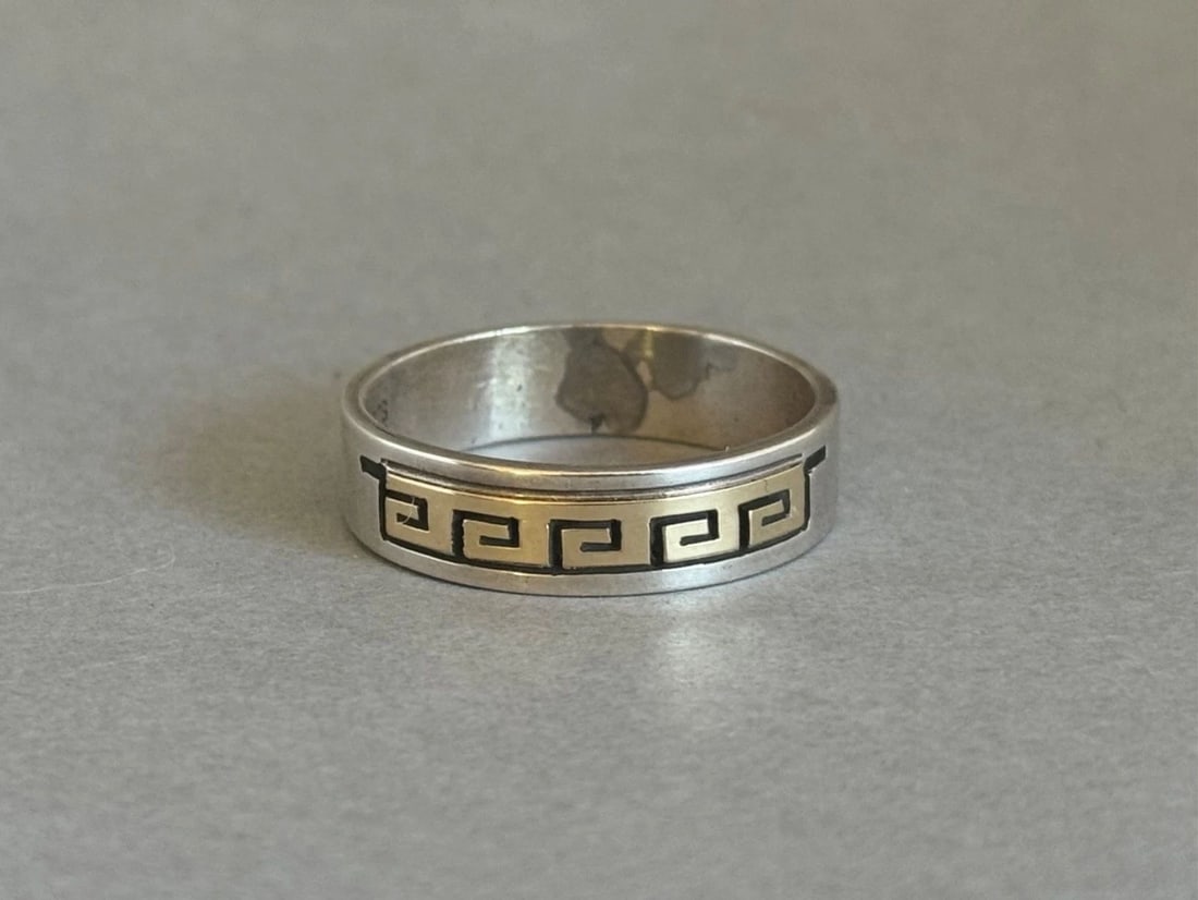 UNUSED NAVAJO STERLING SILVER W SOLID 14K GOLD OVERLAY S SKEELS RING SZ 13 1/4: UNUSED NAVAJO STERLING SILVER W SOLID 14K GOLD OVERLAY S SKEELS RING SZ 13 1/4 Unused Navajo Sterling Silver w Solid 14K Gold Overlay S Skeels Ring Sz 13 1/4 .. 1/4" Wide ..