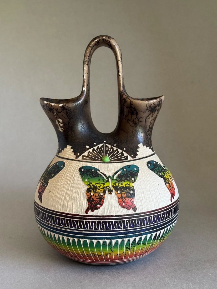 VINTAGE NAVAJO HILDA WHITEGOAT HORSEHAIR BUTTERFLY WEDDING VASE 8" (1 of 2)