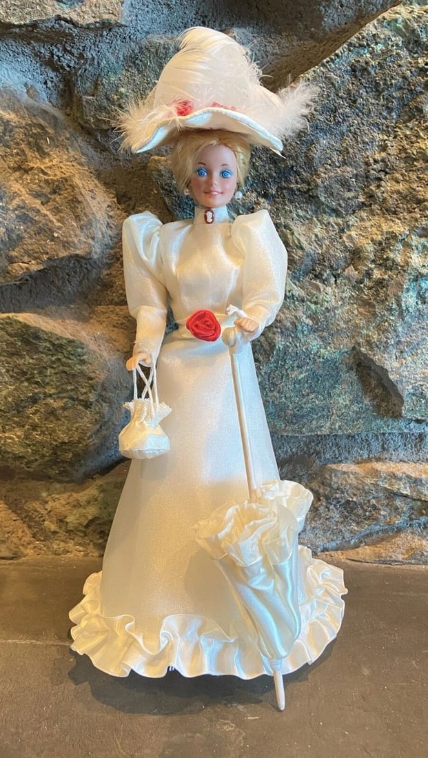 1960 BARBIE - BLONDE - BEAUTIFUL HANDMADE GOWN ANTIQUE BUTTONS - EXCELLENT COND. (1 of 2)