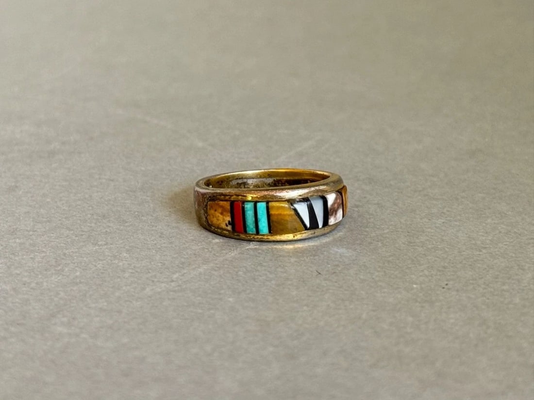 EDISON YAZZIE NAVAJO STERLING SILVER WITH INLAID STONES RING. SZ 8 (1 of 2)