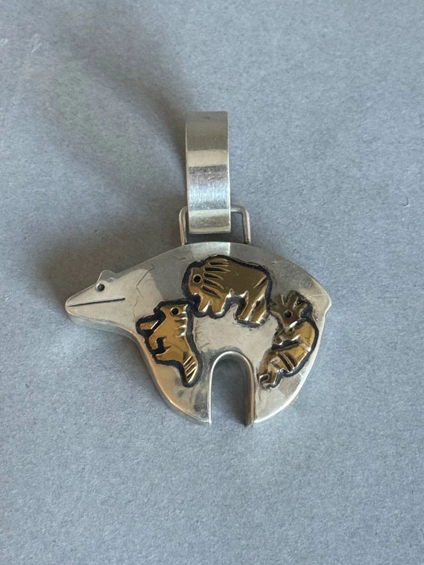 VINTAGE NAVAJO STERLING SILVER GOLD-FILL BEAR PENDANT MADE BY T SINGER (1 of 2)