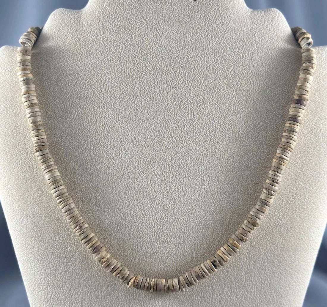 OLD PAWN NAVAJO SHELL BEAD NECKLACE 19 1/2 " LONG SILVER TIPS: OLD PAWN NAVAJO SHELL BEAD NECKLACE 19 1/2 " LONG SILVER TIPS Item Description: Beads are 1/4 " Wide ..Necklace is 18 1/2 ' long .. P