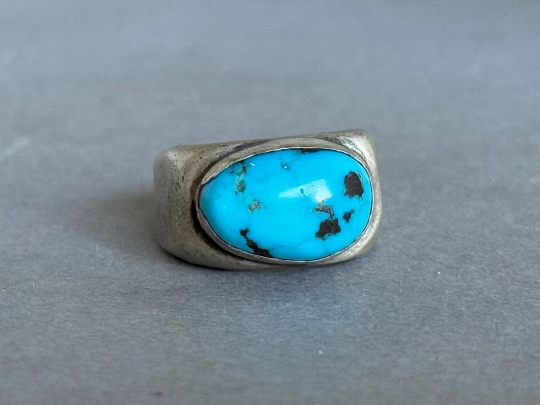 OLD PAWN NAVAJO STERLING SILVER AND TURQUOISE RING SIZE 9 (1 of 2)