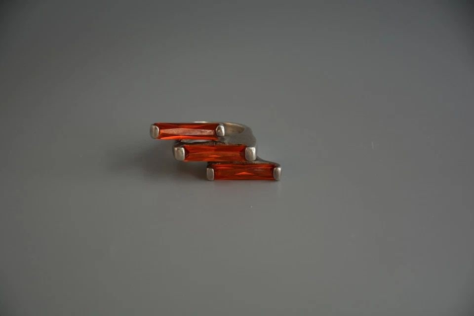 VTG MEXICO SILVER RING - ORANGE STONES FIRE OPAL? - MODERNIST 7 3/4: VTG MEXICO SILVER RING - ORANGE STONES FIRE OPAL? - MODERNIST 7 3/4 Item Description: This unique vintage ring has three vibrant, faceted, rectangular orange stones, possibly fire opal or glass? (I'm 