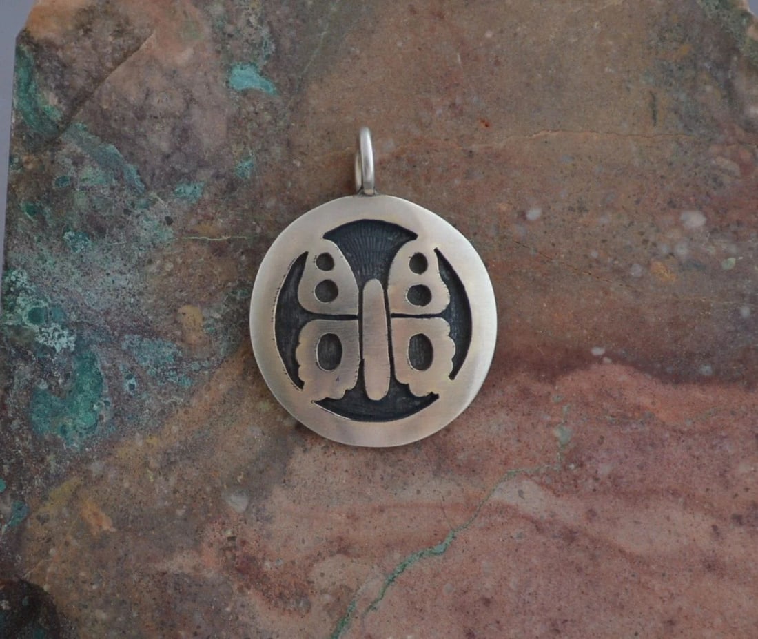 MANUEL HOYUNGOWA (1953-2011 - HOPI STERLING SILVER ROUND PENDANT BUTTERFLY 1.25" (1 of 1)
