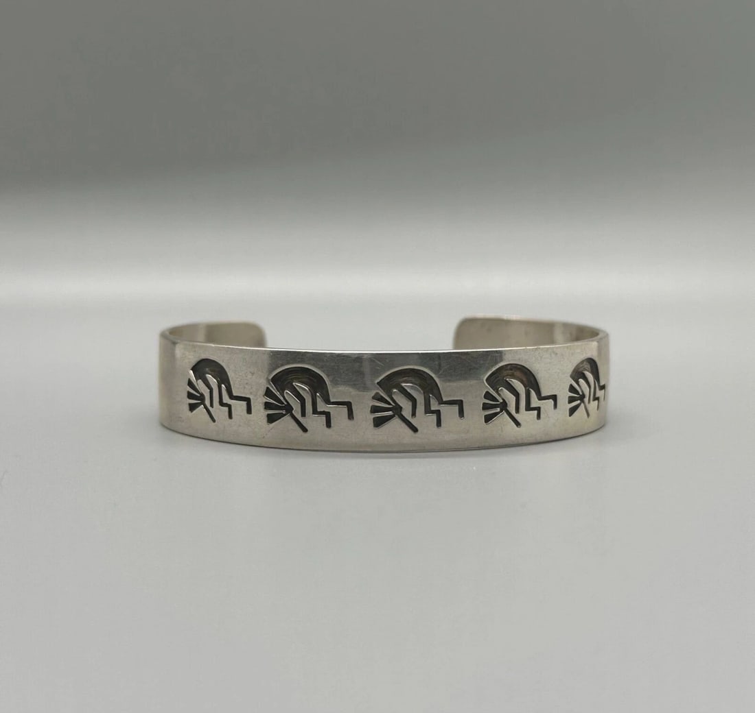 VINTAGE NAVAJO STERLING SILVER BRACELET KOKOPELLI SIGNED GIBBS: VINTAGE NAVAJO STERLING SILVER BRACELET KOKOPELLI SIGNED GIBBS Item Description: 1/2 " Tall 5 5/8 " Inside With a 1 1/4 " Opening P