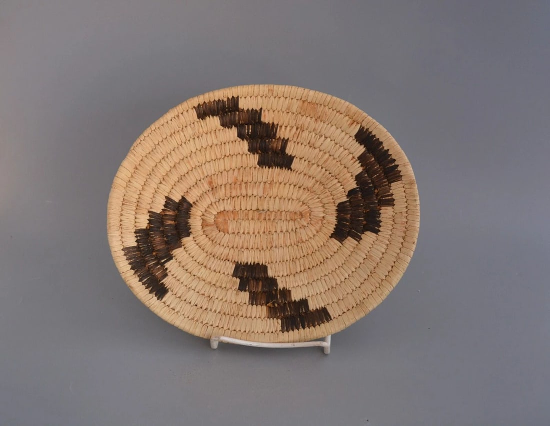 VINTAGE PAPAGO TOHONO O'ODHAM INDIAN BASKET - SPIRAL DESIGN - 10" X 8.5" (1 of 2)