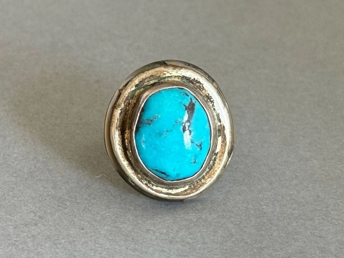 OLD PAWN NAVAJO STERLING SILVER AND TURQUOISE RING. SIZE 6 1/4: OLD PAWN NAVAJO STERLING SILVER AND TURQUOISE RING. SIZE 6 1/4 Old Pawn Navajo Sterling Silver and Turquoise Ring. Size 6 1/4 ..1" ..13.6 Grams