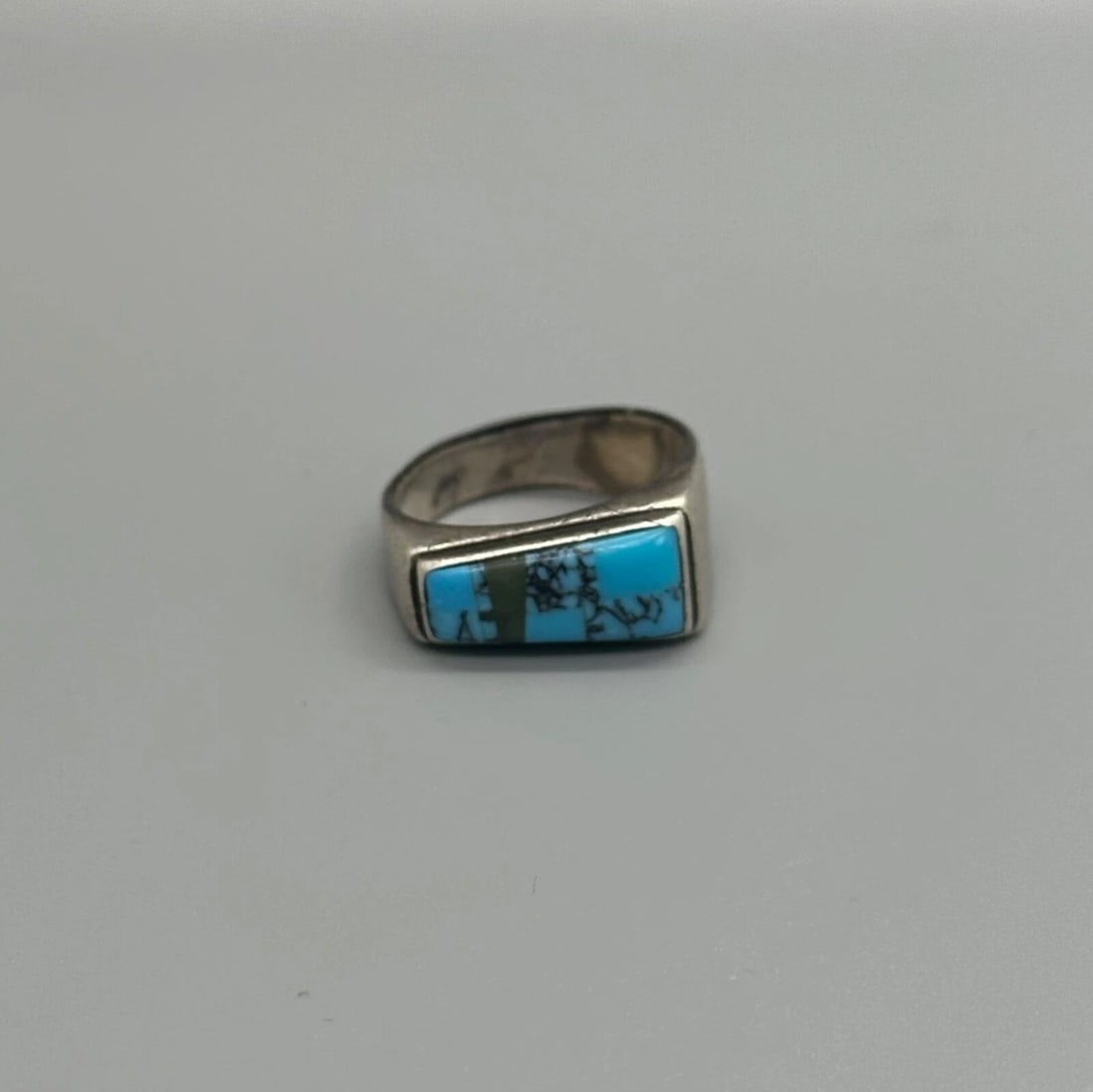 VINTAGE DESERT ROSE TRADING COMPANY TURQUOISE AND STERLING RING SIZE 8 1/2: VINTAGE DESERT ROSE TRADING COMPANY TURQUOISE AND STERLING RING SIZE 8 1/2 Item Description: 3/8 " Wide