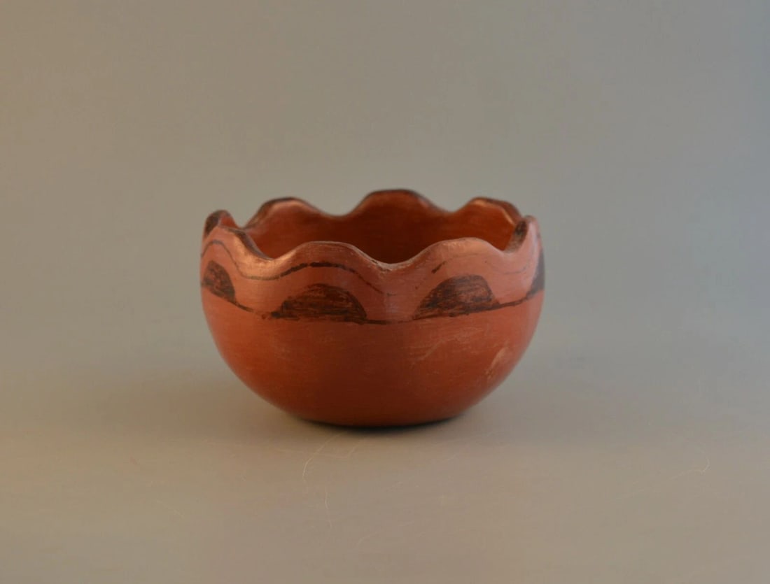 OLD VINTAGE MARICOPA INDIAN PAINTED POT BOWL - WAVY RIM - 1940S: OLD VINTAGE MARICOPA INDIAN PAINTED POT BOWL - WAVY RIM - 1940S Item Description: This vintage Maricopa Indian pot has an attractive wavy rim accented by the painted design. It measures 2 7/8" tall by