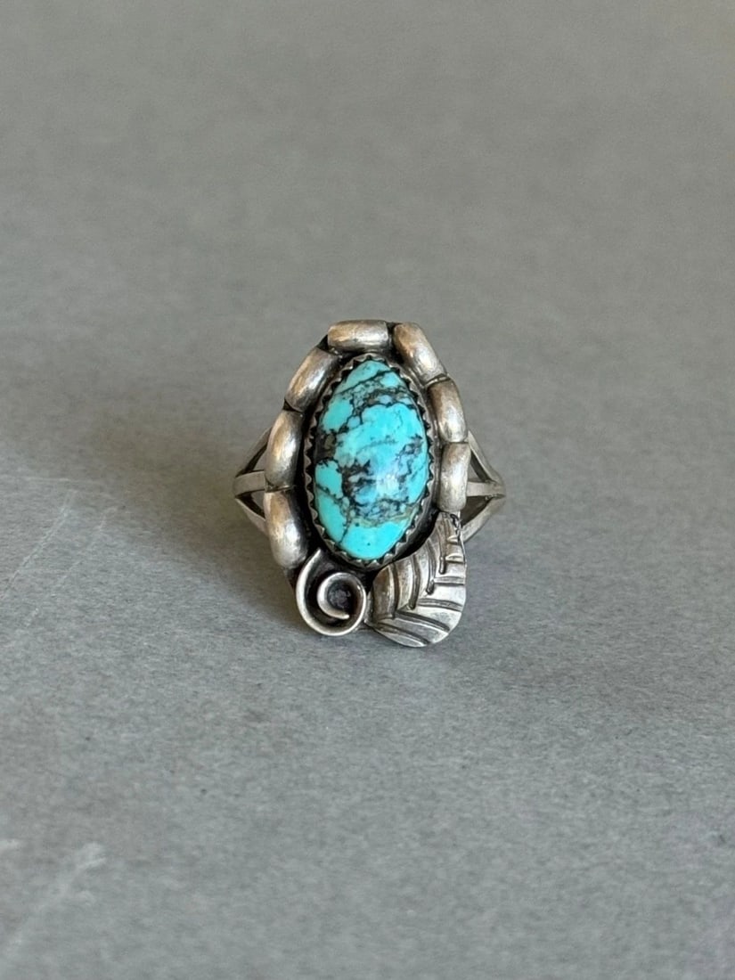 OLD PAWN NAVAJO STERLING SILVER AND TURQUOISE RING. SIZE 7 (1 of 1)