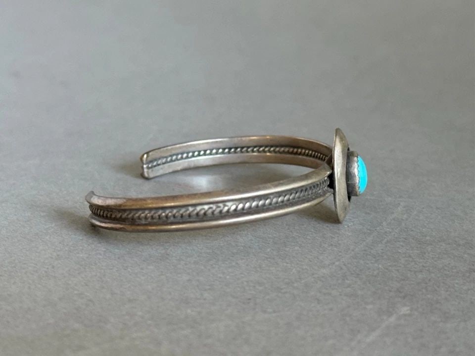 OLD PAWN NAVAJO STERLING SILVER AND TURQUOISE BRACELET: OLD PAWN NAVAJO STERLING SILVER AND TURQUOISE BRACELET Old Pawn Navajo Sterling Silver and Turquoise Bracelet ..3/4" wide ..5 1/8" around Inside with a 1 1/4" Opening