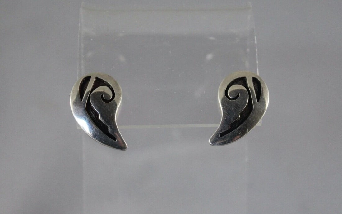 VINTAGE HOPI STERLING SILVER EARRINGS SCREW BACK SIGNED HL (1 of 2)