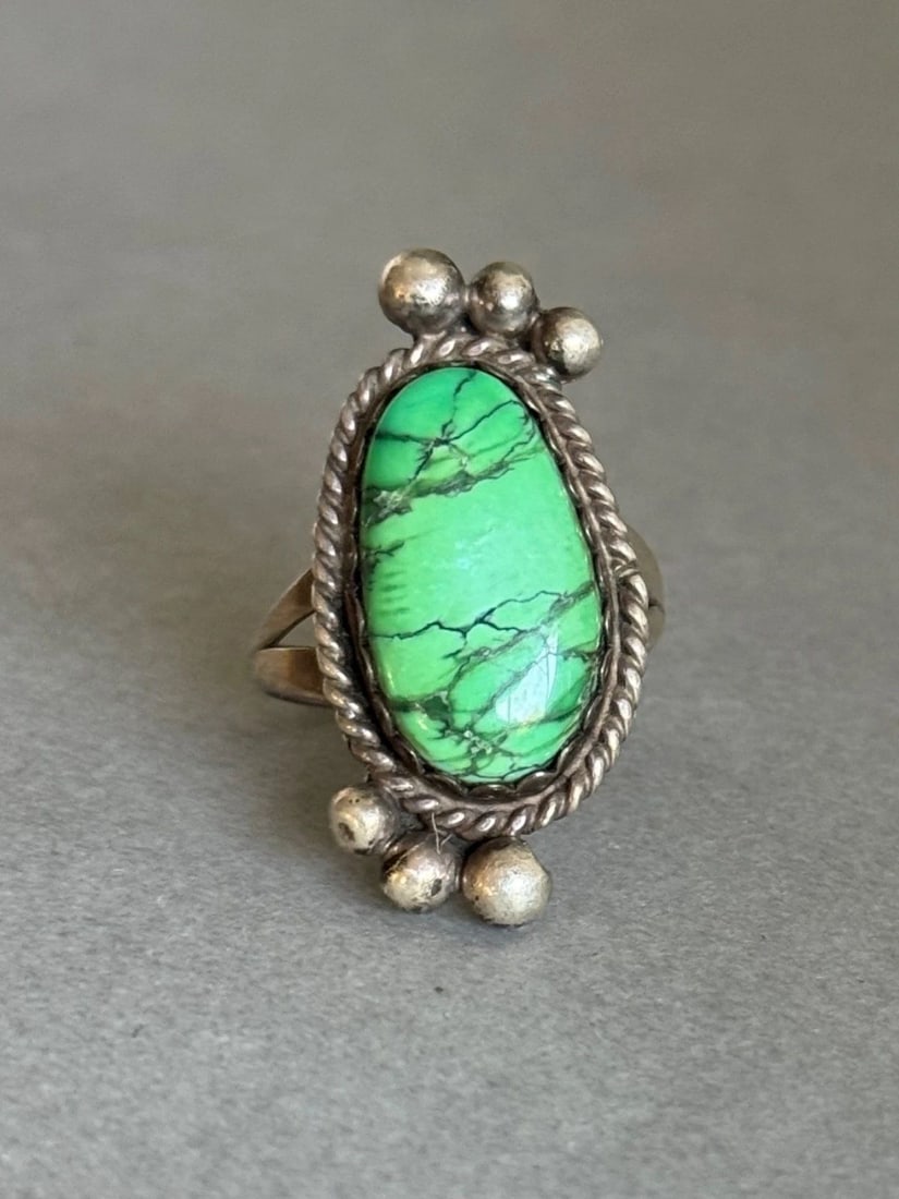 VINTAGE NAVAJO STERLING SILVER WITH GREEN TURQUOISE RING SIGNED AD SIZE 7 3/4 (1 of 1)