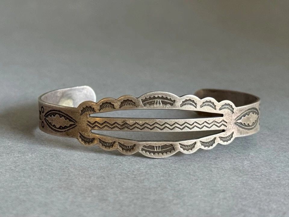 OLD PAWN NAVAJO STERLING SILVER STAMPED BRACELET FRED HARVEY: OLD PAWN NAVAJO STERLING SILVER STAMPED BRACELET FRED HARVEY Old Pawn Navajo Sterling Silver Stamped Bracelet 3/4 " wide ..5 1/4 Inside With a 1 1/4" Opening ..12.5 Grams