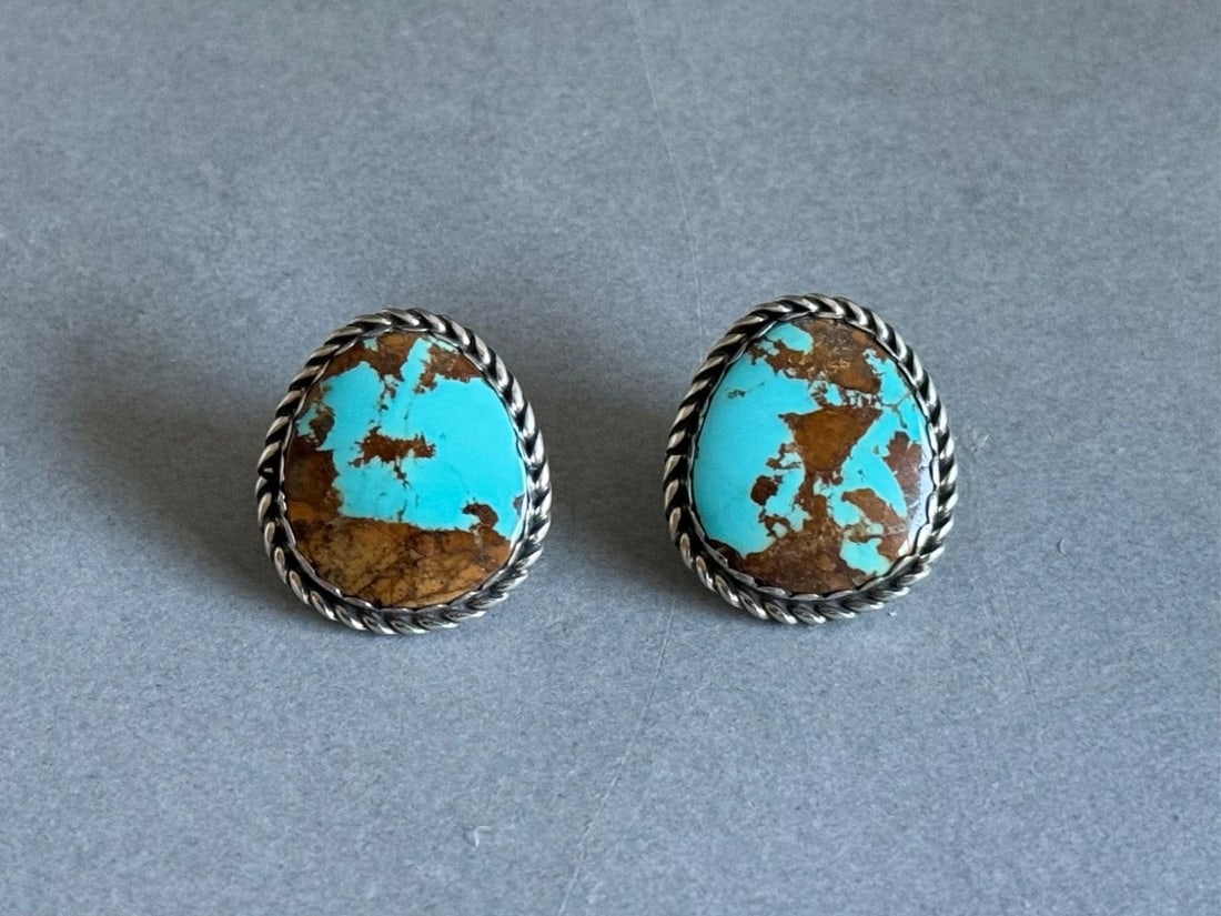 NAVAJO STERLING SILVER WITH NATURAL OJO TURQUOISE STUD EARRINGS. 7/8" TALL (1 of 2)