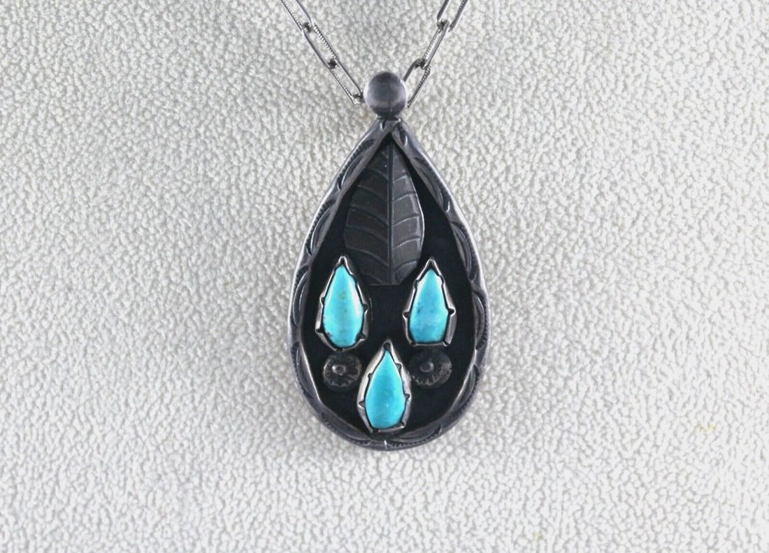 OLD PAWN NAVAJO STERLING AND TURQUOISE PENDANT WITH CHAIN: OLD PAWN NAVAJO STERLING AND TURQUOISE PENDANT WITH CHAIN Item Description: 1 3/4” length Sterling Chain is 18 " P