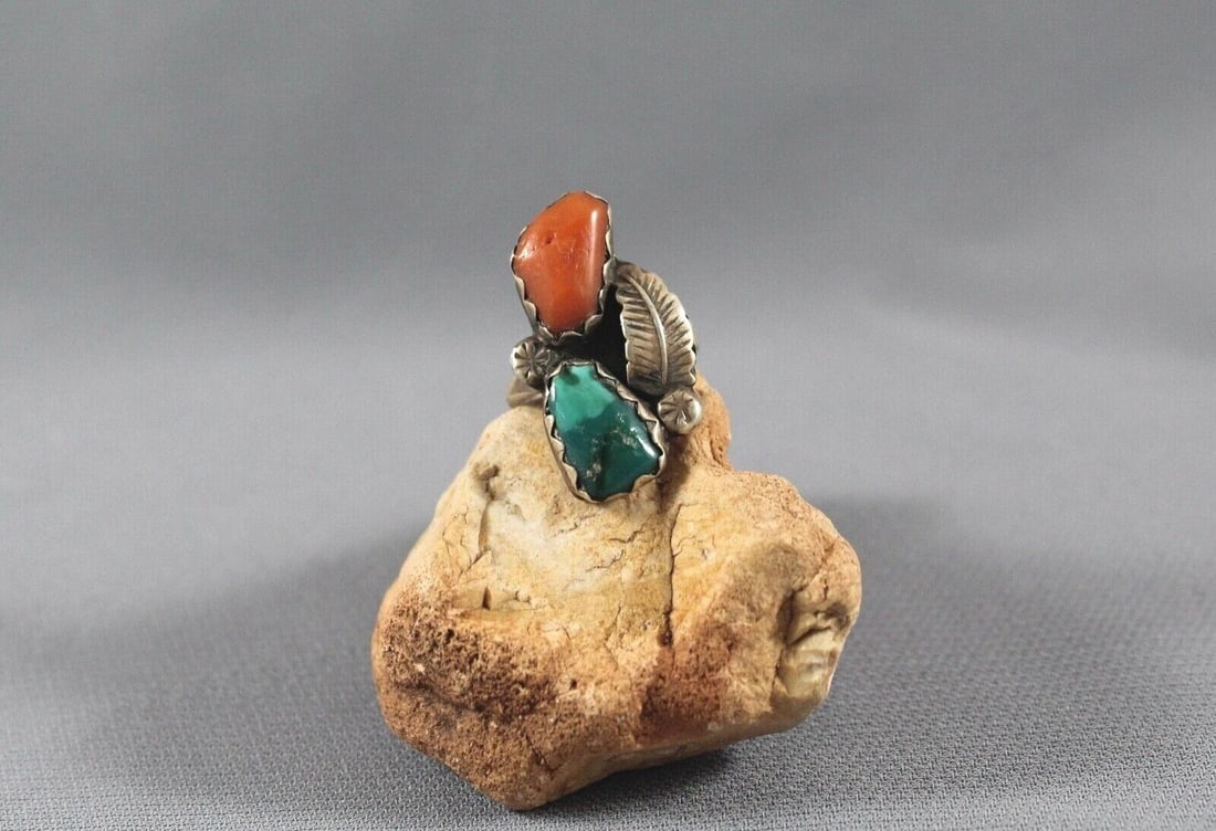 OLD PAWN NAVAJO STERLING SILVER AND TURQUOISE AND CORAL RING SIZE 5 1/2: OLD PAWN NAVAJO STERLING SILVER AND TURQUOISE AND CORAL RING SIZE 5 1/2 Item Description: 1” tall