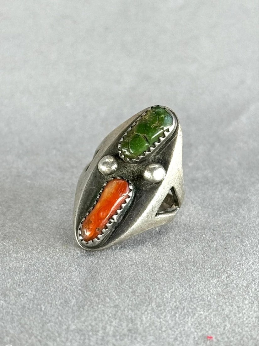OLD PAWN NAVAJO STERLING SILVER RING WITH TURCUOISE AND CORAL. SIZE 6: OLD PAWN NAVAJO STERLING SILVER RING WITH TURCUOISE AND CORAL. SIZE 6 Old Pawn Navajo Sterling Silver Ring with Turcuoise and Coral. Size 6 1 1/8” tall