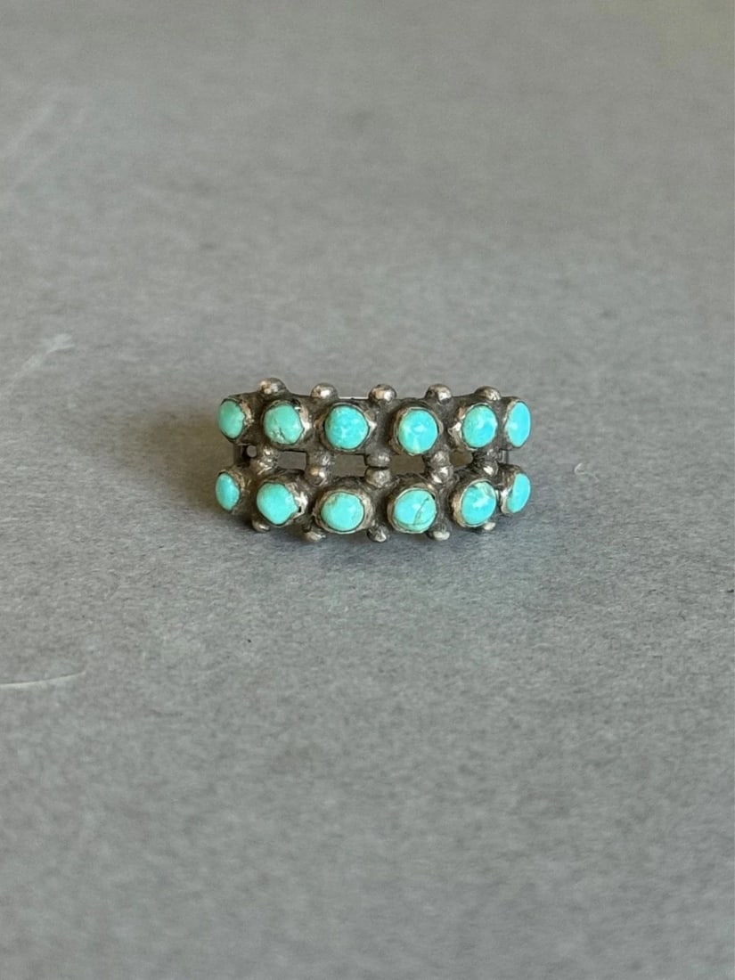 OLD PAWN ZUNI STERLING SILVER AND TURQUOISE RING. SIZE 6 3/4: OLD PAWN ZUNI STERLING SILVER AND TURQUOISE RING. SIZE 6 3/4 Old Pawn Zuni Sterling Silver and Turquoise Ring. Size 6 3/4 3/8" Tall
