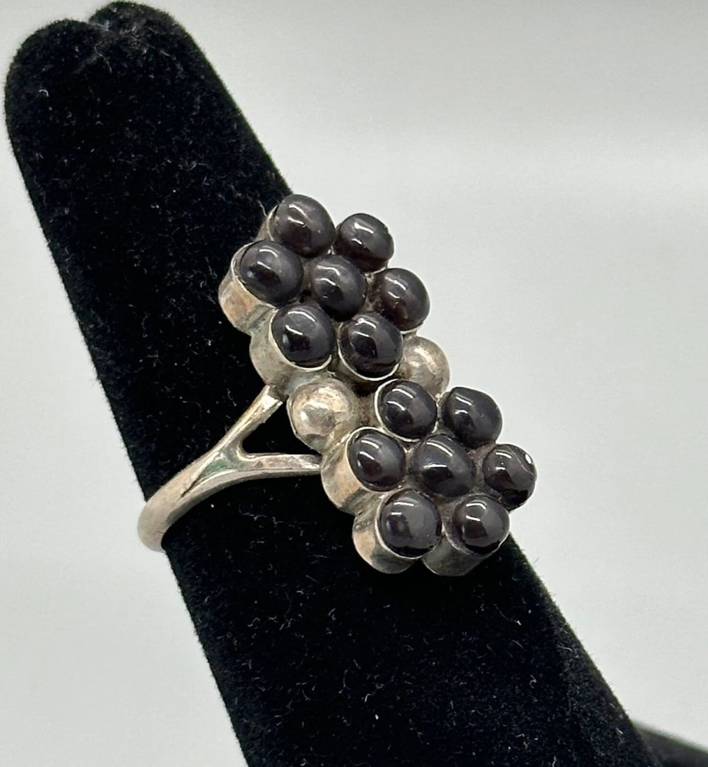 VINTAGE ZUNI STERLING SILVER AND BLACK ONYX RING SIGNED DISHI SIZE 6 1/4: VINTAGE ZUNI STERLING SILVER AND BLACK ONYX RING SIGNED DISHI SIZE 6 1/4 Item Description: 7/8” tall P
