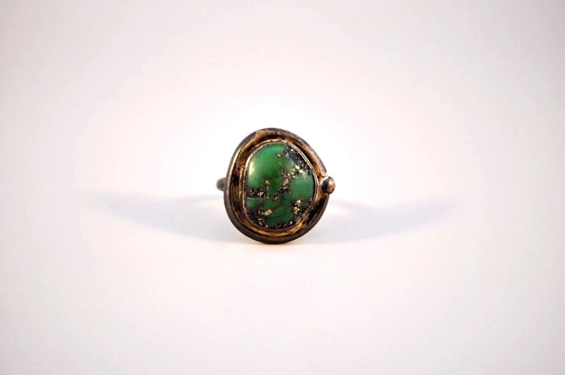 OLD PAWN NAVAJO STERLING SILVER RING - TURQUOISE SIZE 7 (1 of 2)