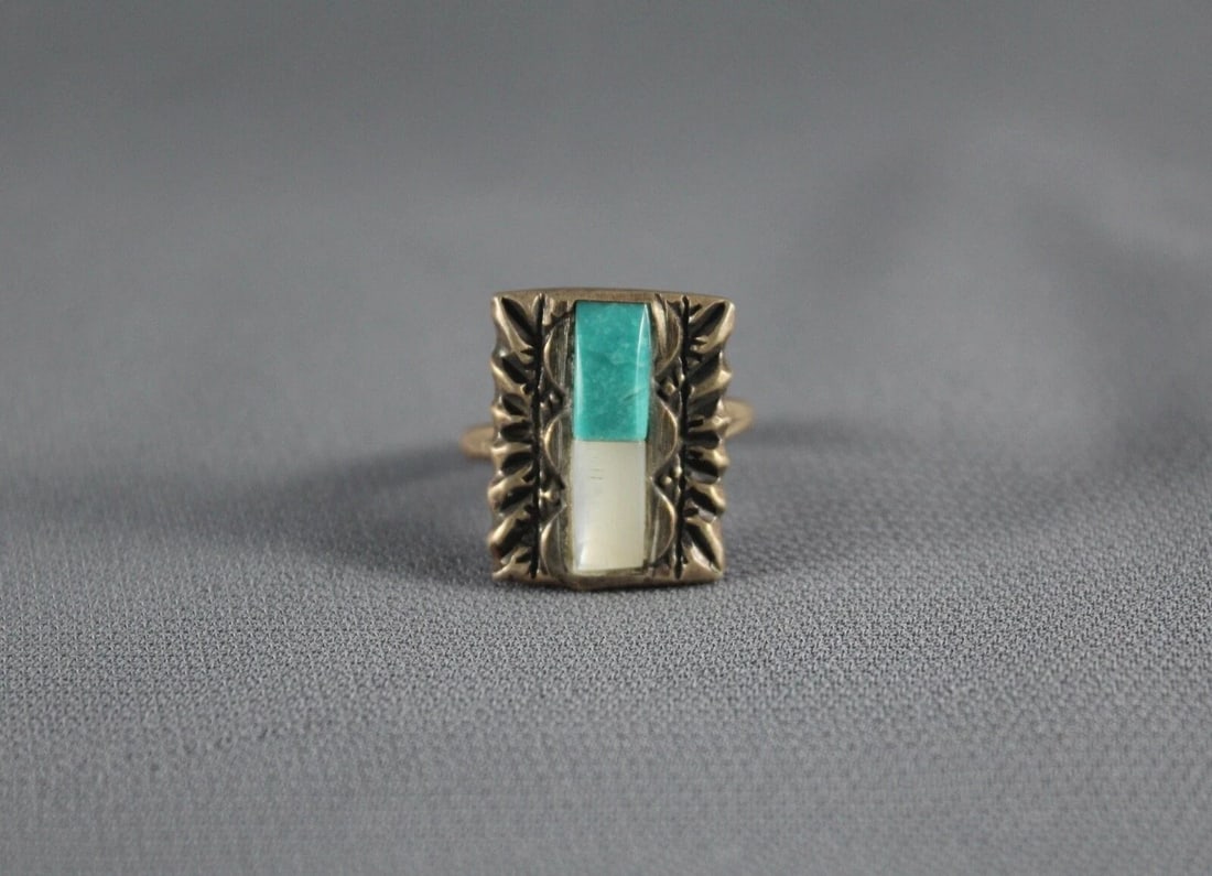 OLD PAWN NAVAJO STERLING AND TURQUOISE AND SHELL RING SIZE 8 1/4: OLD PAWN NAVAJO STERLING AND TURQUOISE AND SHELL RING SIZE 8 1/4 Item Description: 7/8” tall P