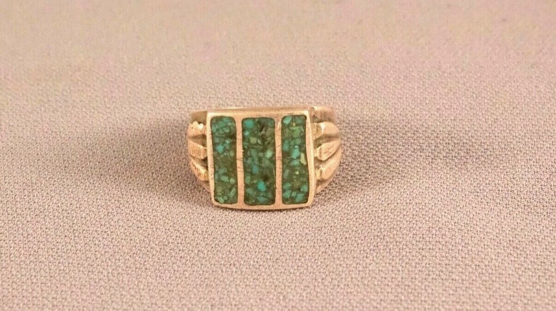 OLD PAWN NAVAJO STERLING SILVER AND TURQUOISE INLAYED RING SIZE 7 1/4: OLD PAWN NAVAJO STERLING SILVER AND TURQUOISE INLAYED RING SIZE 7 1/4 Item Description: 1/2" tall ..Nice Older Navojo Ring ..