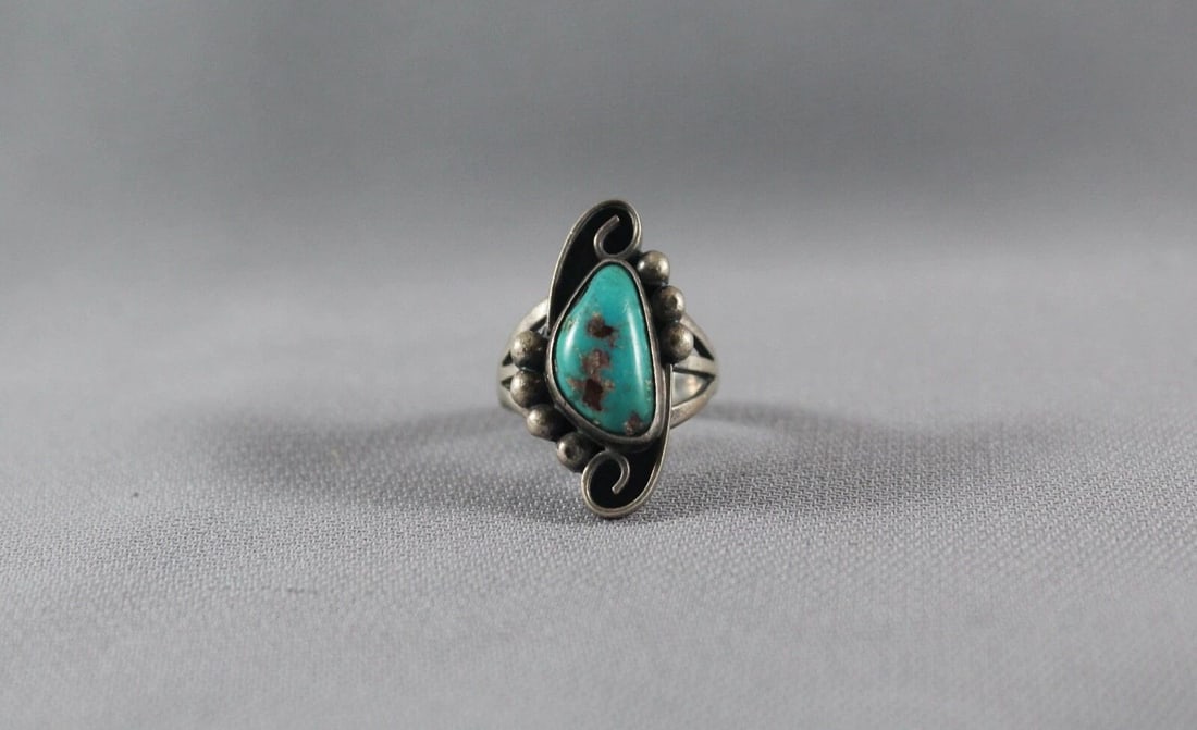 OLD PAWN NAVAJO TURQUOISE RING SIZE 4 3/4: OLD PAWN NAVAJO TURQUOISE RING SIZE 4 3/4 Item Description: 1” tall