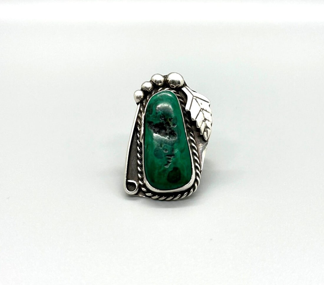 OLD PAWN NAVAJO MALACHITE RING SIZE 7: OLD PAWN NAVAJO MALACHITE RING SIZE 7 Item Description: 1 3/8” tall P
