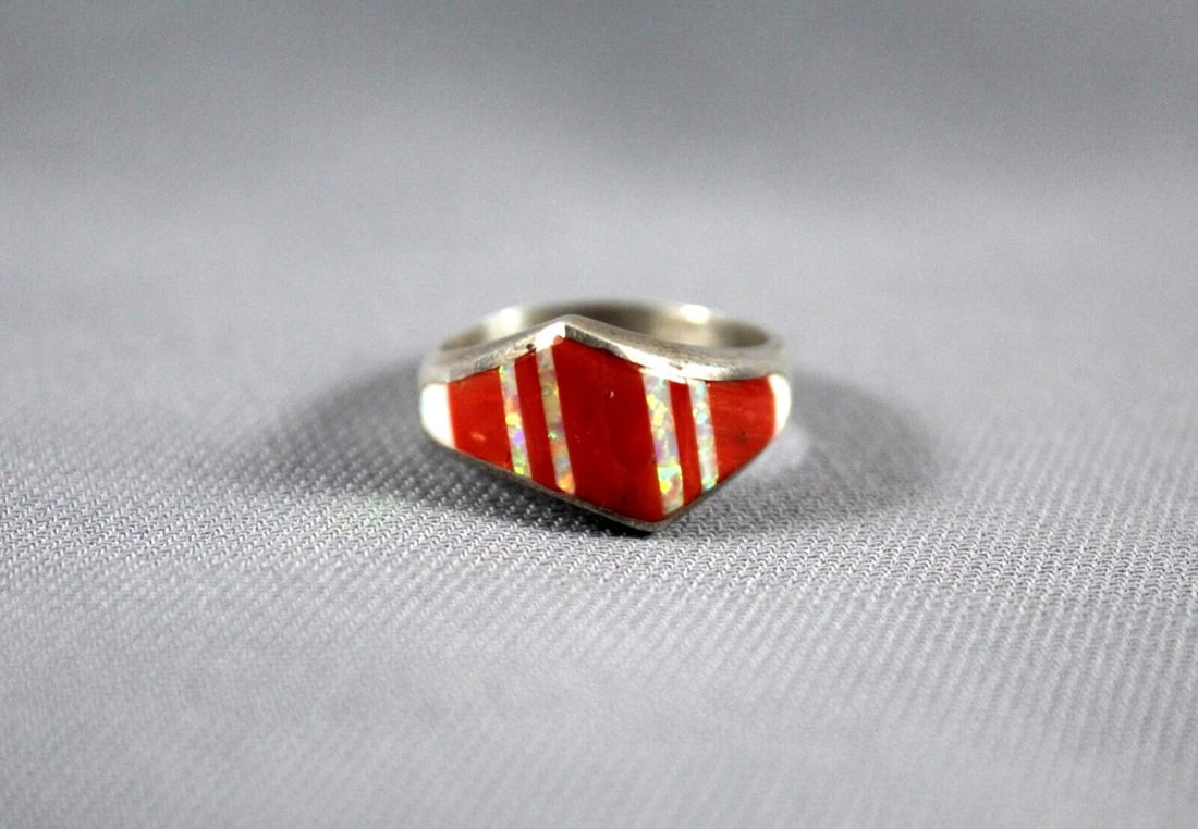 VINTAGE STERLING SILVER ,CORAL AND OPAL NAVAJO RING SIZE 7 1/4: VINTAGE STERLING SILVER ,CORAL AND OPAL NAVAJO RING SIZE 7 1/4 Item Description: 3/8” tall
