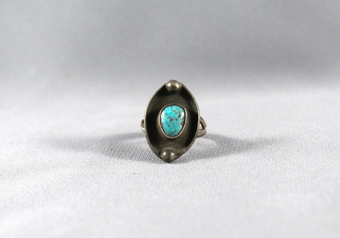 OLD PAWN NAVAJO STERLING SILVER AND TURQUOISE RING SIZE 6 (1 of 1)