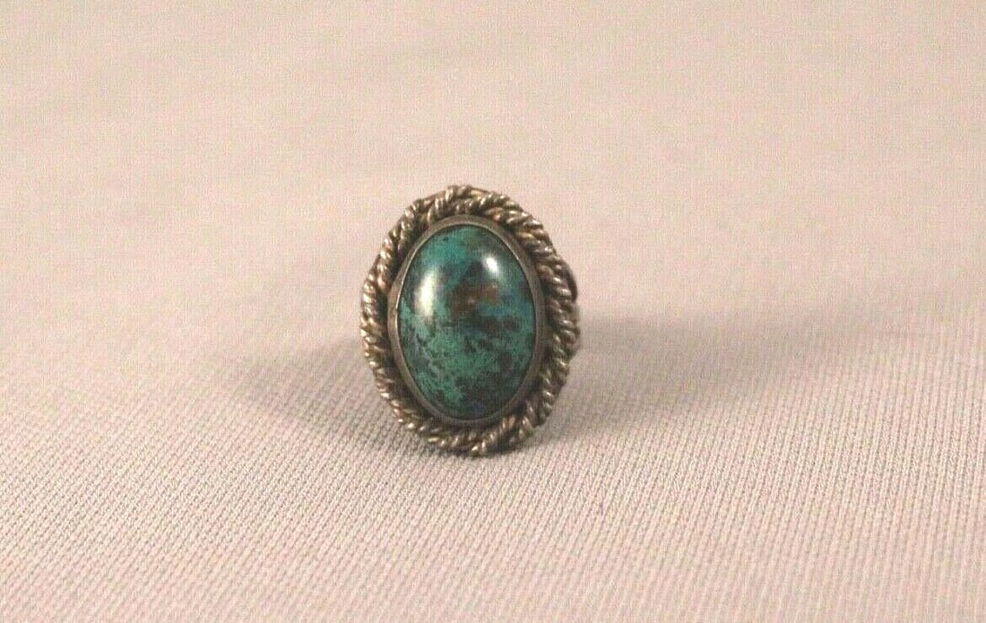 OLD PAWN NAVAJO STERLING SILVER AND TURQUOISE RING..SIZE 6 1/2: OLD PAWN NAVAJO STERLING SILVER AND TURQUOISE RING..SIZE 6 1/2 Item Description: 1" tall P