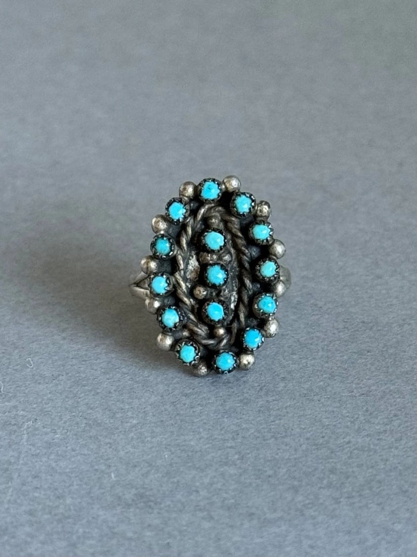 OLD PAWN ZUNI STERLING SILVER AND TURQUOISE RING. SIZE 6 1/4: OLD PAWN ZUNI STERLING SILVER AND TURQUOISE RING. SIZE 6 1/4 Old Pawn Zuni Sterling Silver and Turquoise Ring. Size 6 1/4 ..7/8" Tall