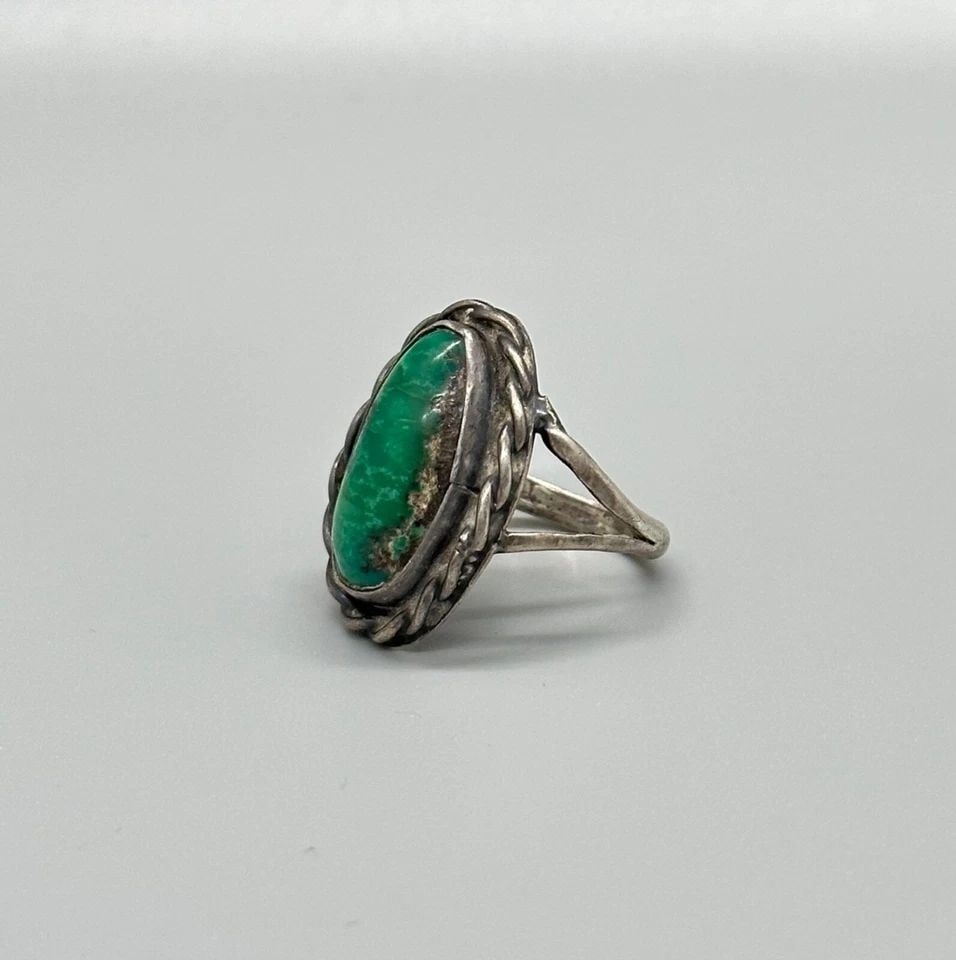 OLD PAWN NAVAJO STERLING SILVER AND TURQUOISE RING SIZE 4 1/4: OLD PAWN NAVAJO STERLING SILVER AND TURQUOISE RING SIZE 4 1/4 Item Description: 7/8” tall P