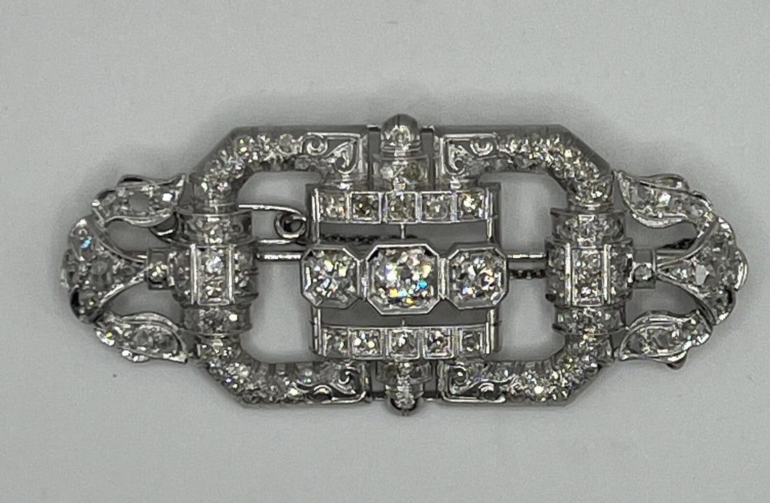 ART DECO PLATINUM AND DIAMOND BROOCH: ART DECO PLATINUM AND DIAMOND BROOCH ART DECO PLATINUM AND DIAMOND BROOCH Very pretty Art Deco Platinum and Diamond BroochThe pin and the catch are 14K white goldThere are approximately 1 round diamon
