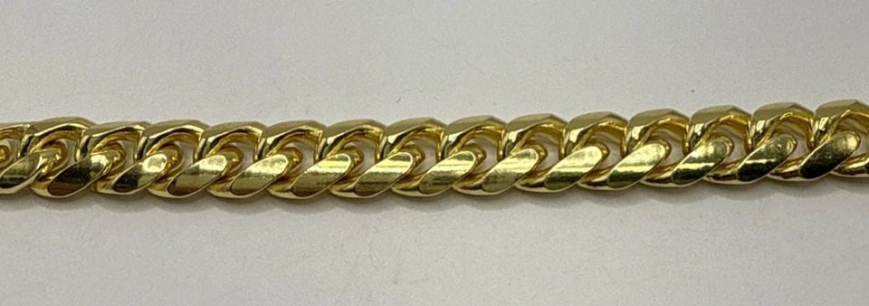 STERLING SILVER GOLD COLOR NECKLACE 30" MIAMI CUBAN LINK 133.9 GRAMS: STERLING SILVER GOLD COLOR NECKLACE 30" MIAMI CUBAN LINK 133.9 GRAMS STERLING SILVER GOLD COLOR NECKLACE 30" MIAMI CUBAN LINK 133.9 GRAMS Crafted with elegance, this 30-inch Sterling Silver Gold Color