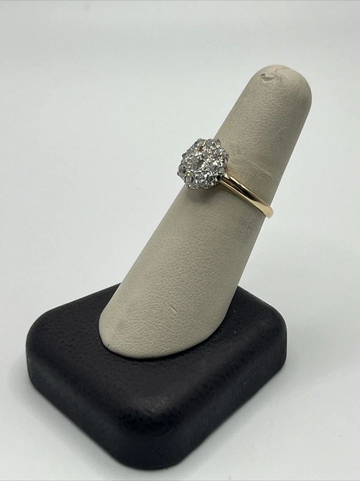14K YELLOW GOLD & DIAMOND ANTIQUE RING SIZE 7.5: 14K YELLOW GOLD & DIAMOND ANTIQUE RING SIZE 7.5 14K YELLOW GOLD & DIAMOND ANTIQUE RING SIZE 7.5 This stunning antique ring is crafted from 14K yellow gold and features a beautiful flower-shaped design
