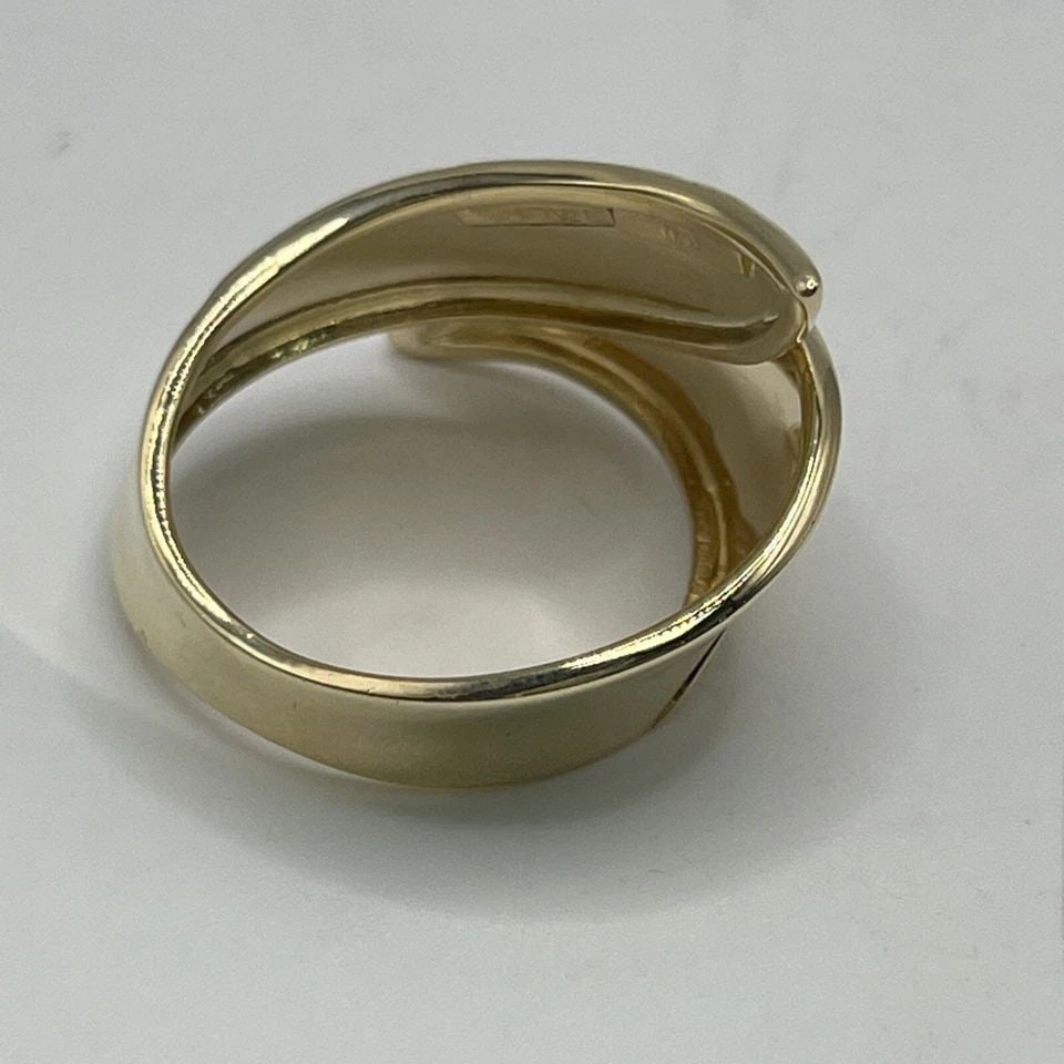 ITALIAN 14K YELLOW GOLD CUFF RING: ITALIAN 14K YELLOW GOLD CUFF RING ITALIAN 14K YELLOW GOLD CUFF RING Crafted in Italy, this elegant 14K yellow gold cuff ring is a timeless addition to any jewelry collection. The unbranded piece featu