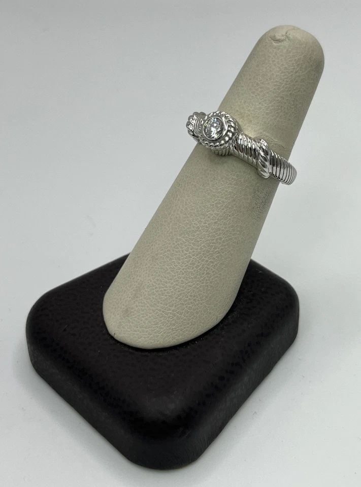 JUDITH RIPKA TWISTED ROPE STERLING SILVER 925 DIAMONIQUE RING SIZE 7: JUDITH RIPKA TWISTED ROPE STERLING SILVER 925 DIAMONIQUE RING SIZE 7 JUDITH RIPKA TWISTED ROPE STERLING SILVER 925 DIAMONIQUE RING SIZE 7 Pretty Judith Ripka Twisted Rope RingSize 7Approximate weight 
