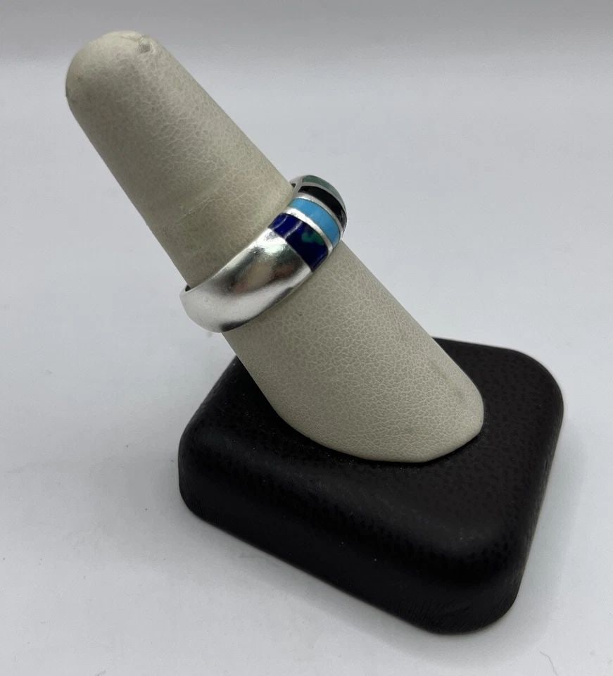STERLING SILVER SIZE 9 RING WITH MULTI COLOR INLAYS MADE IN MEXICO: STERLING SILVER SIZE 9 RING WITH MULTI COLOR INLAYS MADE IN MEXICO STERLING SILVER SIZE 9 RING WITH MULTI COLOR INLAYS MADE IN MEXICO Sterling Silver Size 9 Ring with multi color inlays Made In Mexico