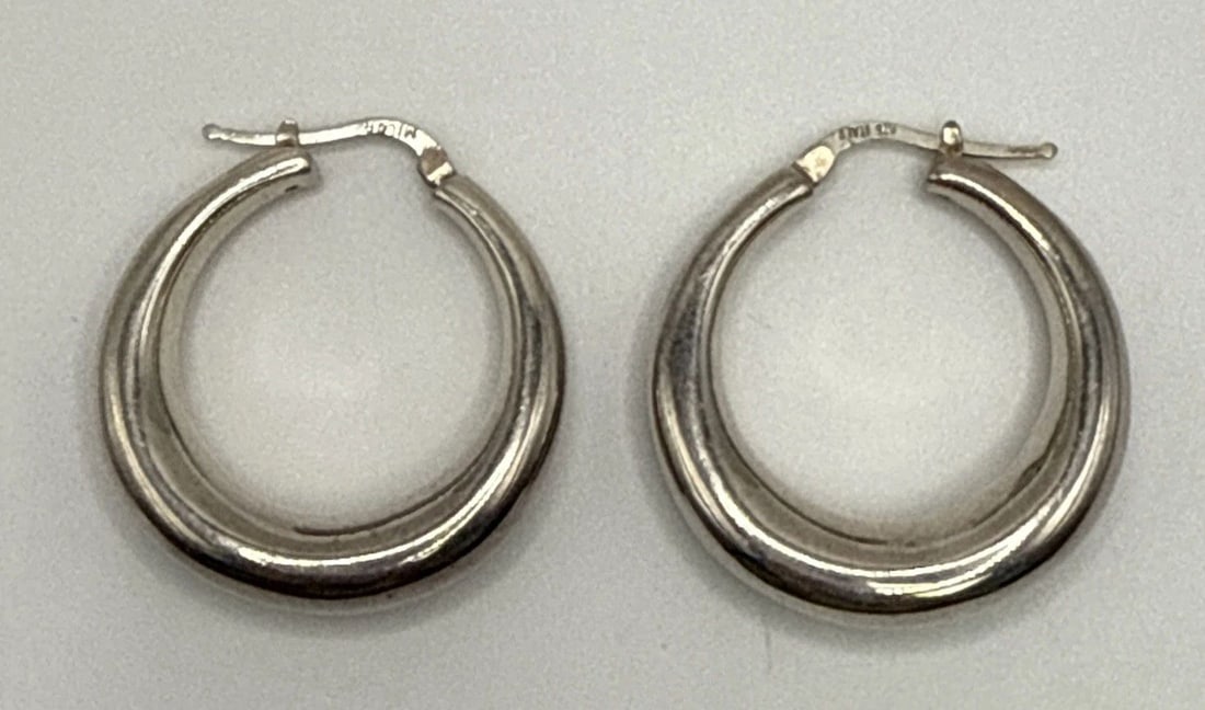 STERLING SILVER HOOP EARRINGS 8.5 GRAMS: STERLING SILVER HOOP EARRINGS 8.5 GRAMS These Sterling Silver Hoop Earrings weigh 8.5 grams and are made of 925 sterling silver. They feature a classic hoop style and do not have any main stones. Thes