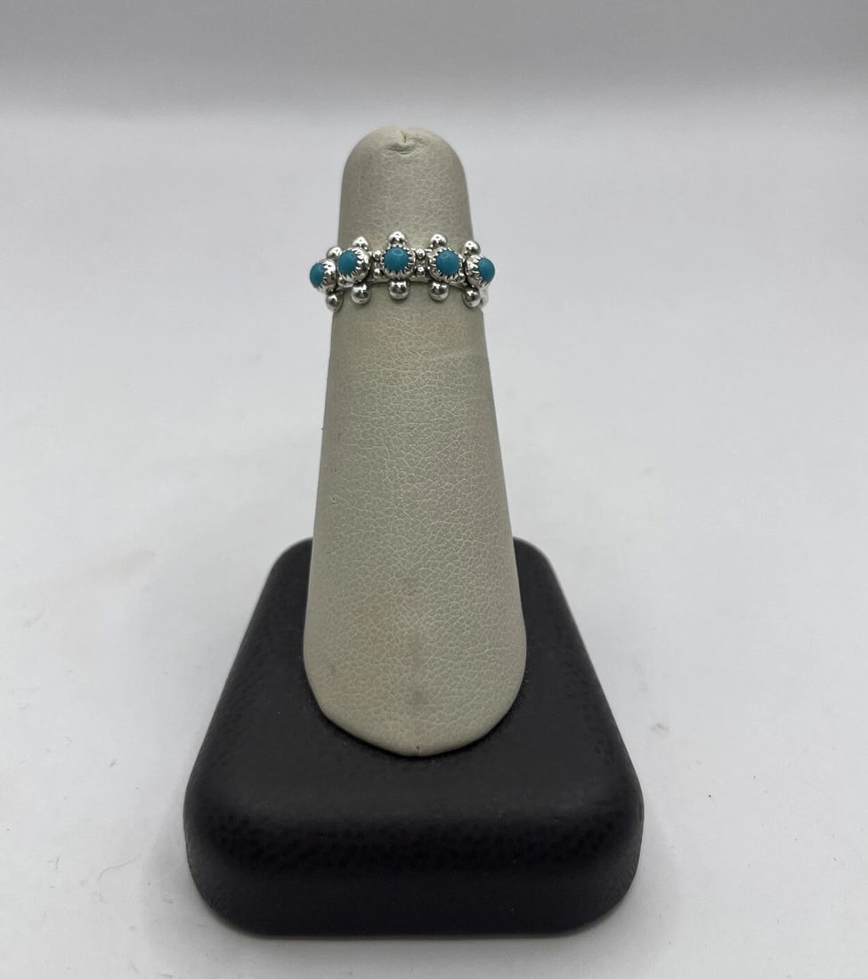 ANTIQUE NATIVE HALLMARKED ZUNI TURQUOISE RING SIZE 5.25: ANTIQUE NATIVE HALLMARKED ZUNI TURQUOISE RING SIZE 5.25 ANTIQUE NATIVE HALLMARKED ZUNI TURQUOISE RING SIZE 5.25 Antique Native Hallmarked Zuni Turquoise RingSize 5.25Approximate weight is 2.5Very pret