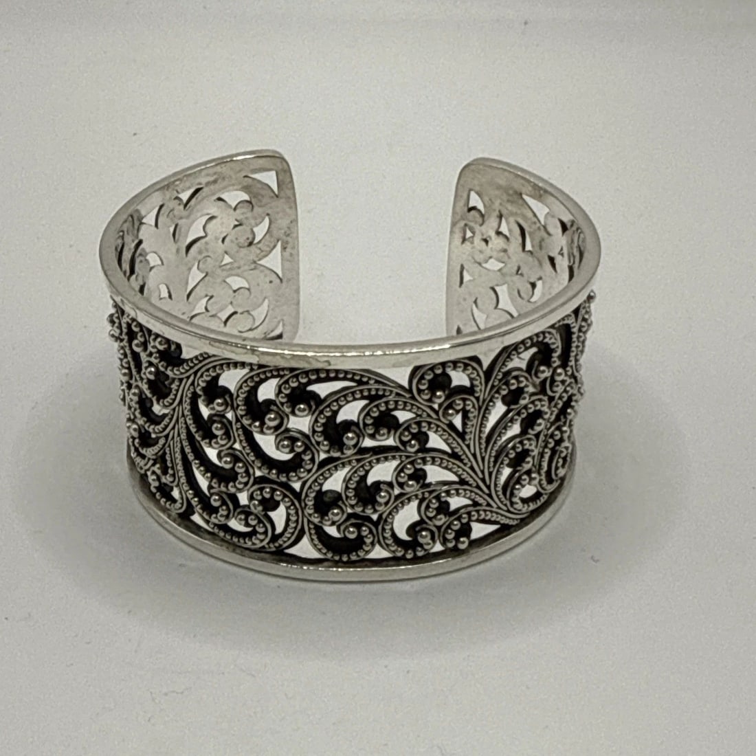 LOIS HILL STERLING SILVER LARGE BALINESE CUFF BRACELET: LOIS HILL STERLING SILVER LARGE BALINESE CUFF BRACELET The Lois Hill Sterling Silver Large Balinese Cuff Bracelet is a stunning piece of fine jewelry crafted from high-quality 925 sterling silver. The