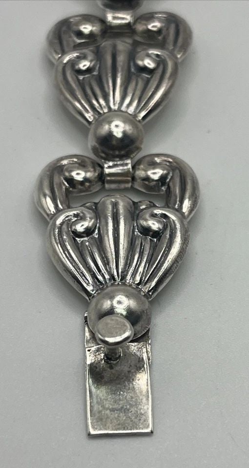 ANTIQUE ART NOUVEAU 925 STERLING SILVER FANCY LINK BRACELET: ANTIQUE ART NOUVEAU 925 STERLING SILVER FANCY LINK BRACELET ANTIQUE ART NOUVEAU 925 STERLING SILVER FANCY LINK BRACELET This antique Art Nouveau bracelet is a stunning piece of vintage jewelry. Crafte