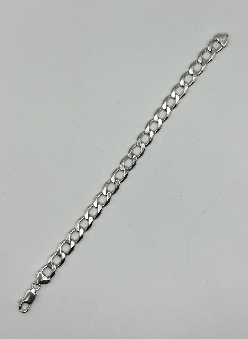 CUBAN LINK 8" STERLING SILVER BRACELET: CUBAN LINK 8" STERLING SILVER BRACELET CUBAN LINK 8" STERLING SILVER BRACELET Elevate your style with this stunning 8\" Cuban Link Sterling Silver Bracelet. Crafted with 925 metal purity, this chain-s