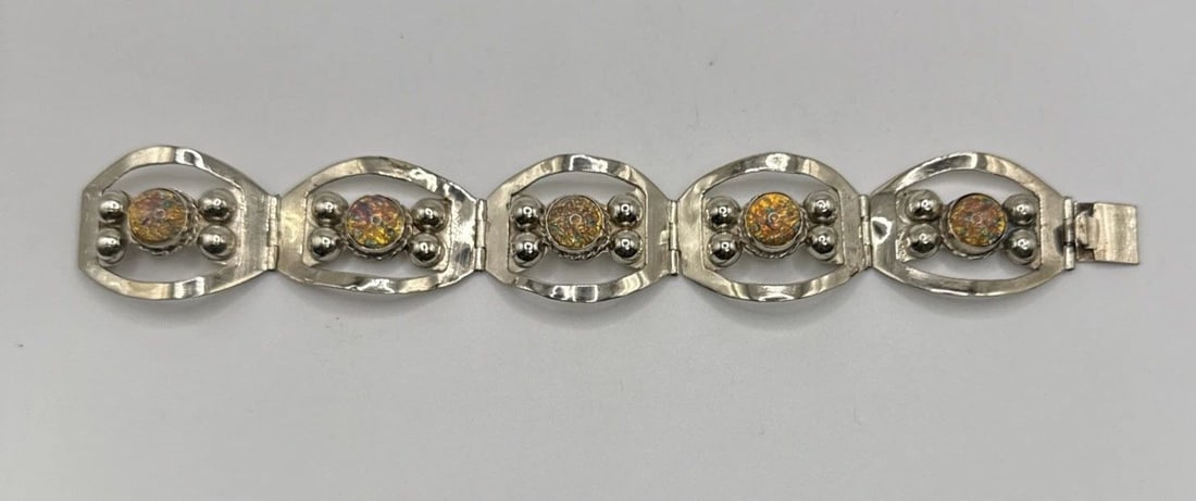 7" STERLING SILVER & FAUX FIRE OPAL PANEL LINK BRACELET: 7" STERLING SILVER & FAUX FIRE OPAL PANEL LINK BRACELET The 7" Sterling Silver & Faux Fire Opal Panel Link Bracelet is a vintage and antique piece of jewelry that exudes elegance and style. Crafted wi