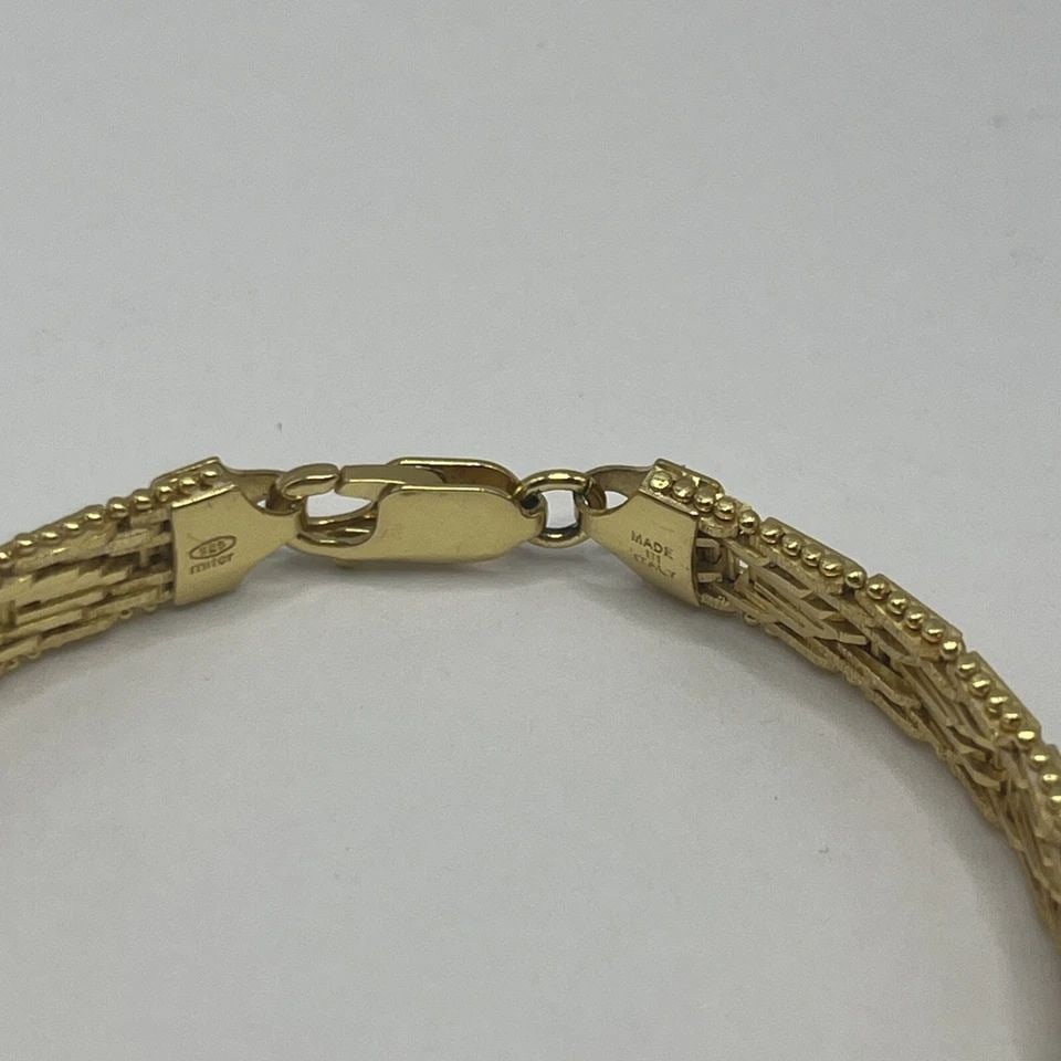 MILOR STERLING SILVER VERMEIL BRACELET 7.5" 16.7 GRAMS: MILOR STERLING SILVER VERMEIL BRACELET 7.5" 16.7 GRAMS The Milor Sterling Silver Vermeil Bracelet is a stylish piece of fine jewelry crafted from 925 sterling silver with a gold vermeil finish. This c
