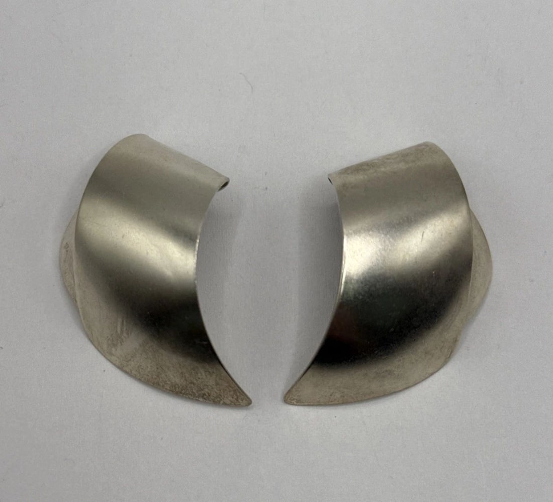 STERLING SILVER STATEMENT EARRINGS 11.2 GRAMS: STERLING SILVER STATEMENT EARRINGS 11.2 GRAMS STERLING SILVER STATEMENT EARRINGS 11.2 GRAMS Crafted for those who appreciate the elegance of simplicity, these Sterling Silver Statement Earrings weigh 
